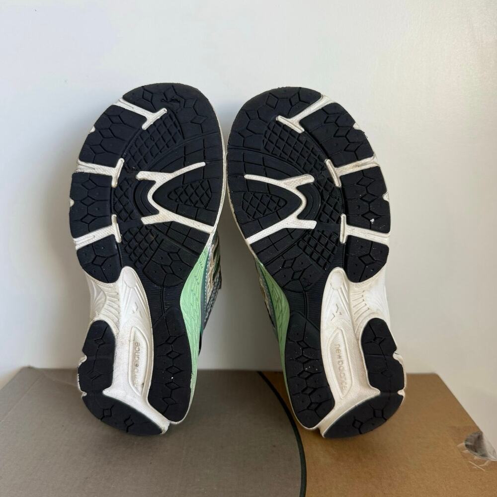 New Balance 1906 R ‘Green Metallic’ Kids Sneakers - SZ 1 Y - Picture 14 of 15